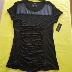 🌹Very Pretty Blouse w/ Faux Leather Accents🌹